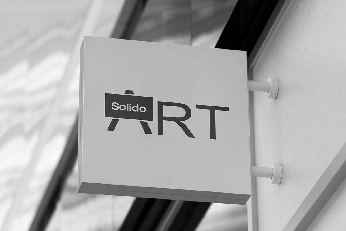 Vývesný štít s logom SolidoArt na fasáde